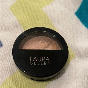 Laura Geller Balance & Glow foundation in Medium